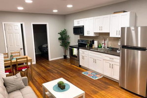 Sleeps 8, TV & Wifi, Near Delaware Expressway