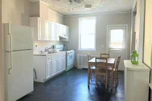 Sleeps Upto 10, Entire House, Modern Amenities, BEST FOR WEEKLY RENT