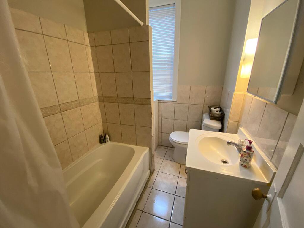 Sleeps Upto 10, Entire House, Modern Amenities, BEST FOR WEEKLY RENT - thumb 1