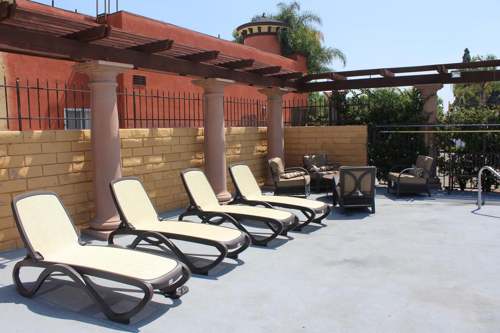 Stanford Inn & Suites Anaheim - thumb 3
