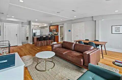 Stylish 1BR In Phillys Old City (Chestnut Ave) - thumb 0