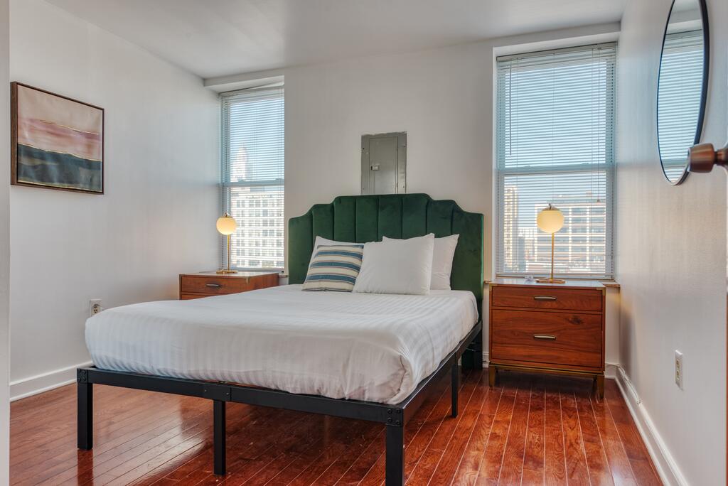 Sun-Drenched 3-Bedroom Suites Near Convention Center By Sosuite - thumb 2
