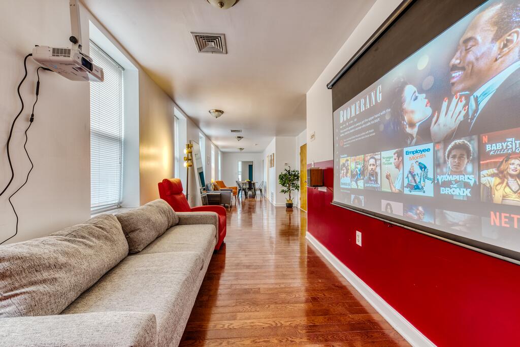 Sun-Drenched 3-Bedroom Suites Near Convention Center By Sosuite - thumb 1