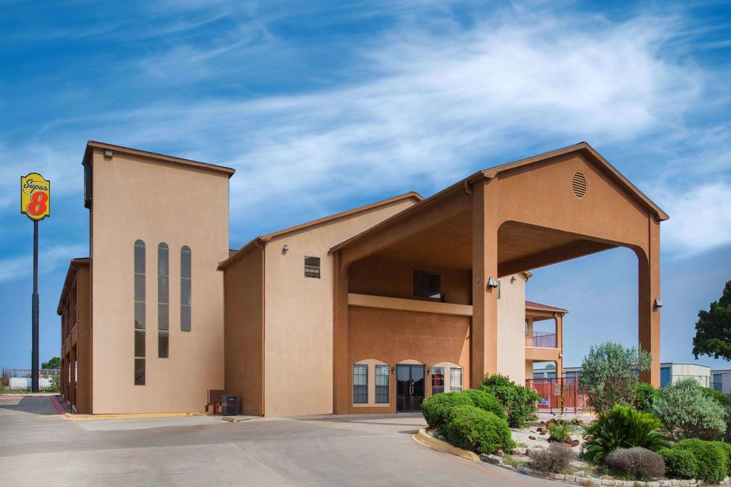 Super 8 By Wyndham Bastrop TX - thumb 0