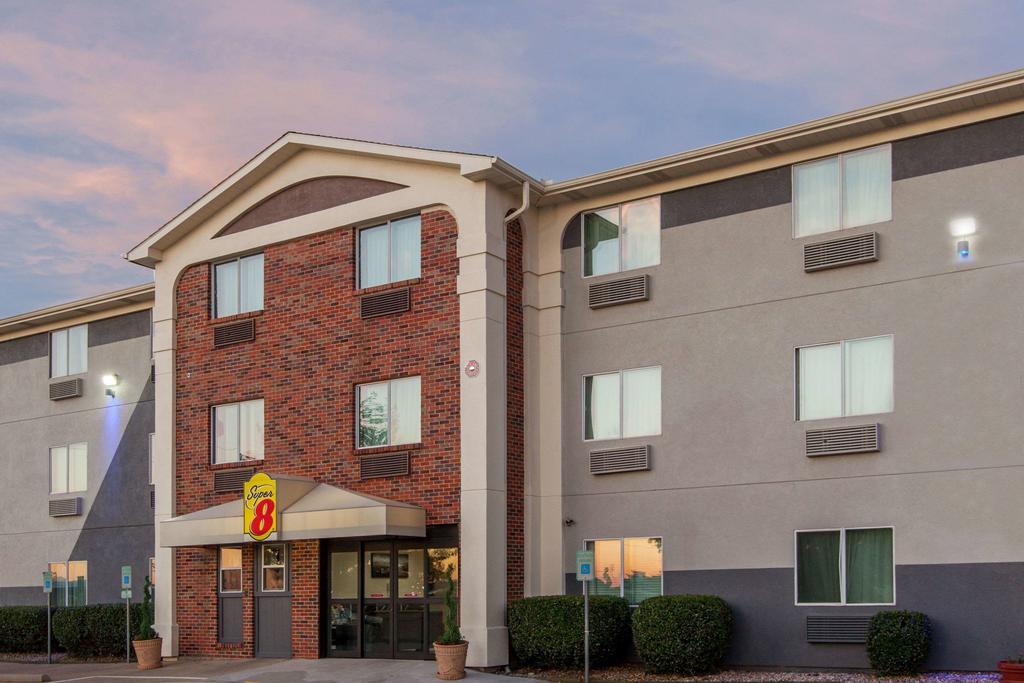 Super 8 By Wyndham Bedford DFW Airport West - thumb 0