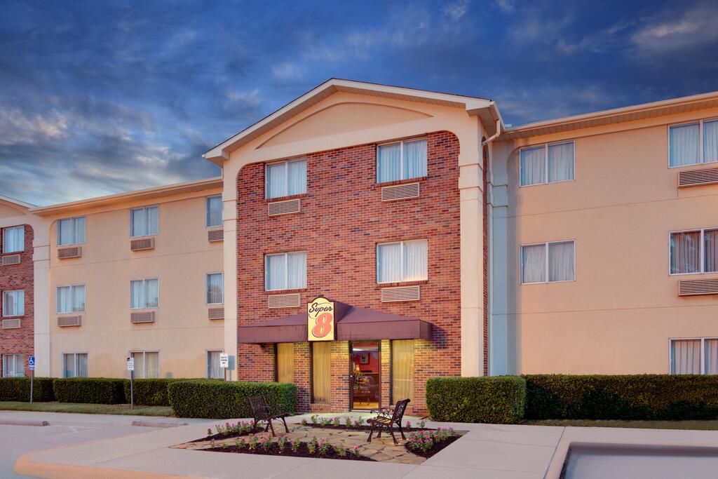 Super 8 By Wyndham Grapevine/DFW Airport Northwest - thumb 1