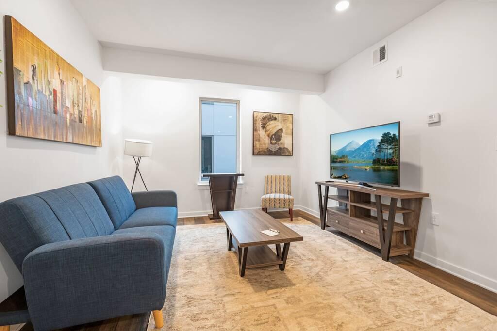 Superb 1BR In Olde Kensington - thumb 0
