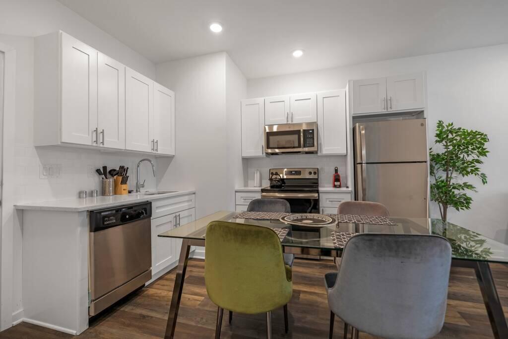 Superb 1BR In Olde Kensington - thumb 3