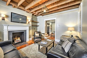 Trinity Home In Center City With Free Parking!