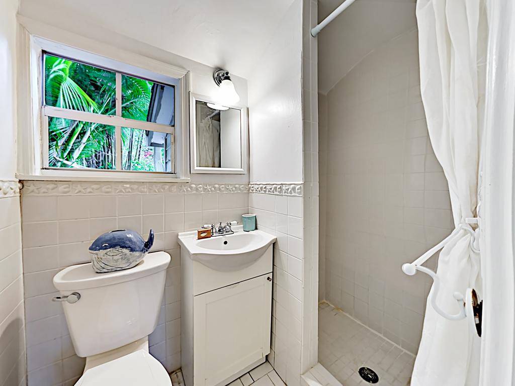 Tropical Oasis Home Home - thumb 1