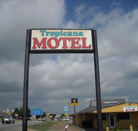 Tropicana Motel Bastrop - Accommodation Philadelphia