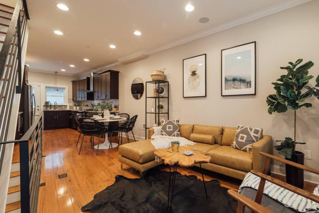 Urban Oasis W/ Roof Deck + 3 Showers + Boho Vibes! - thumb 0