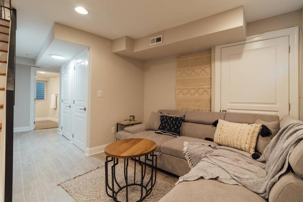 Urban Oasis W/ Roof Deck + 3 Showers + Boho Vibes! - thumb 3