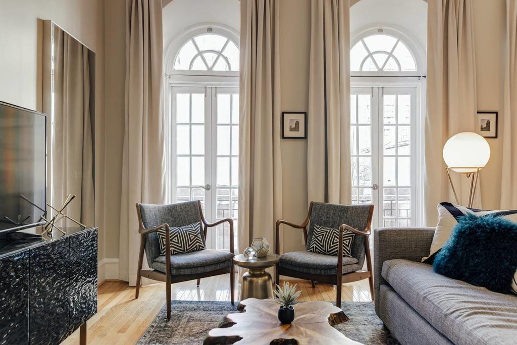 Walk Everywhere From Stunning Architectural Flat! - thumb 0