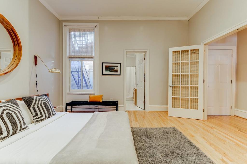 Walk Everywhere From Stunning Architectural Flat! - thumb 3