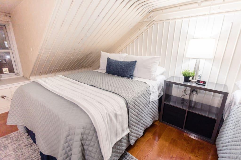 Washington Sq- Walk Score 97-Sleeps 4 - thumb 1