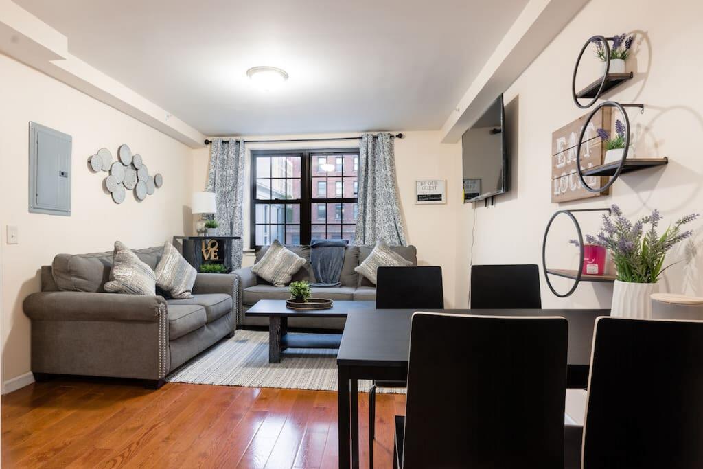 Washington Sq- Walk Score 97-Sleeps 4 - thumb 0