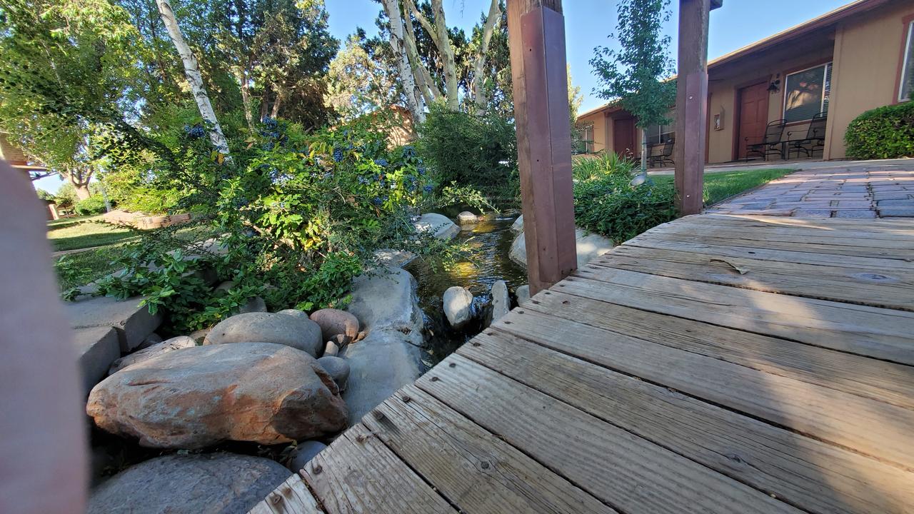 Sky Ranch Lodge - thumb 16
