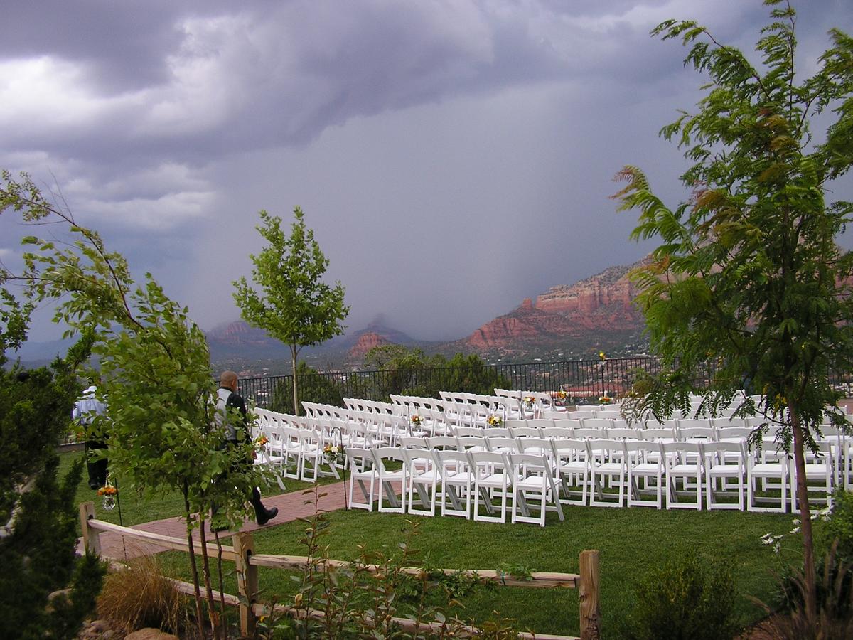 Sky Ranch Lodge - thumb 37