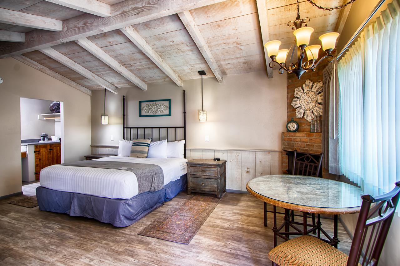 Sky Ranch Lodge - thumb 21