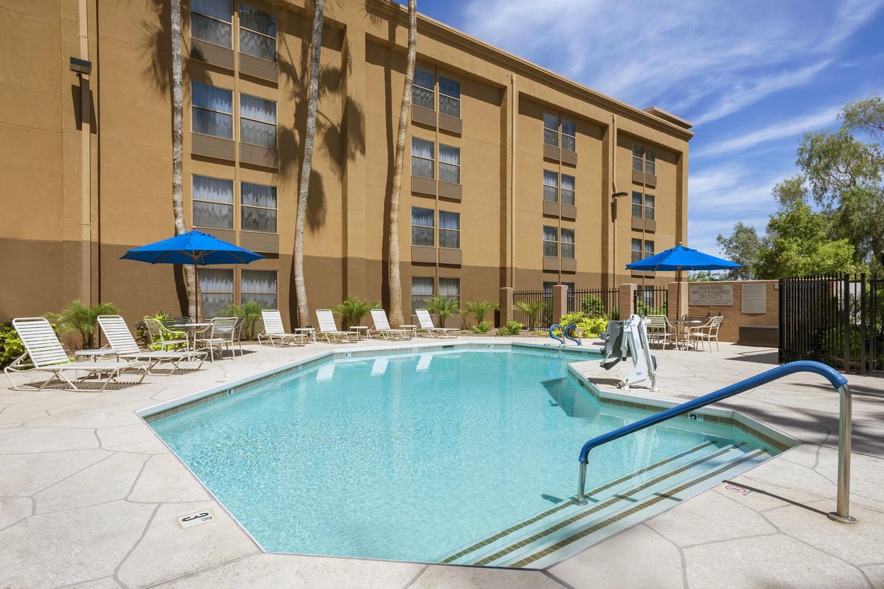 GreenTree Inn & Suites Phoenix Sky Harbor - thumb 3