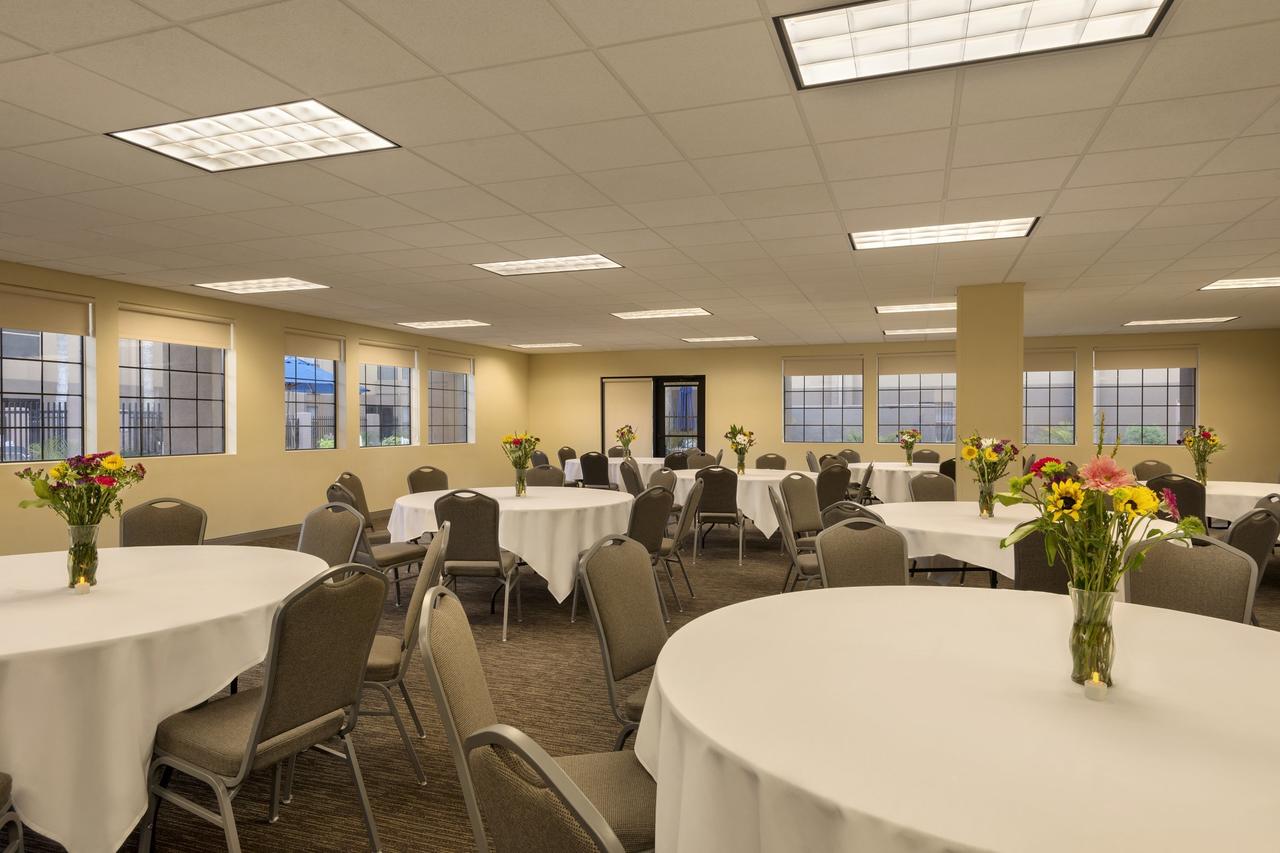 GreenTree Inn & Suites Phoenix Sky Harbor - thumb 28