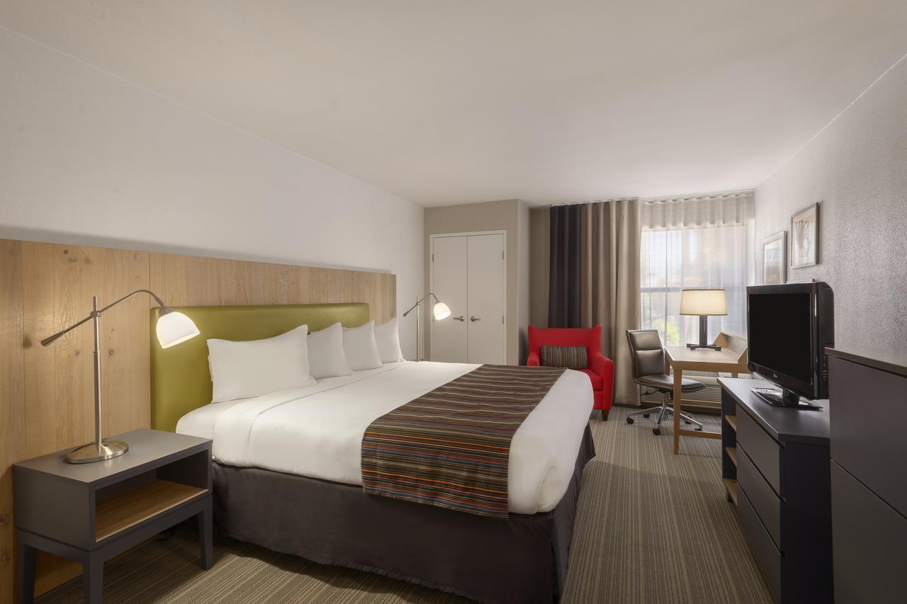 GreenTree Inn & Suites Phoenix Sky Harbor - thumb 1