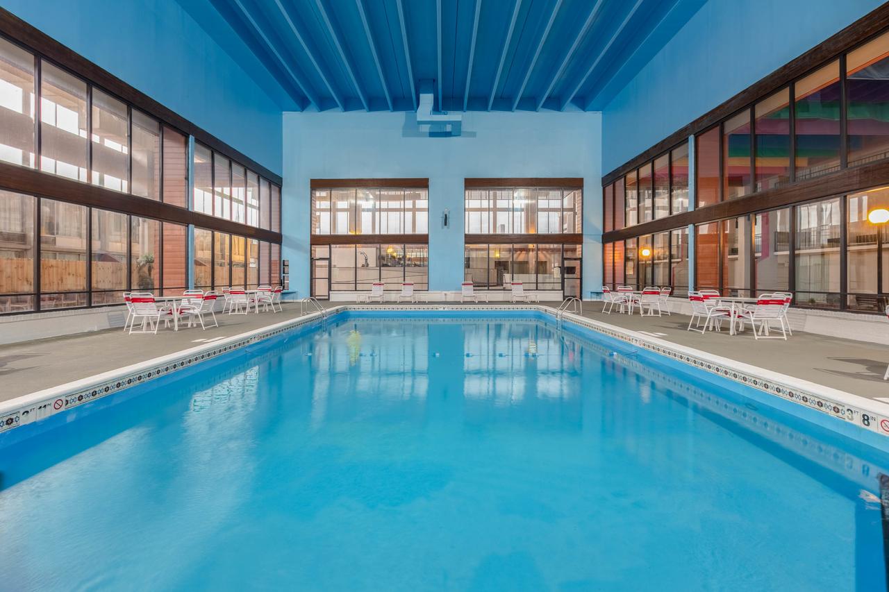 Ramada By Wyndham Texarkana - thumb 2