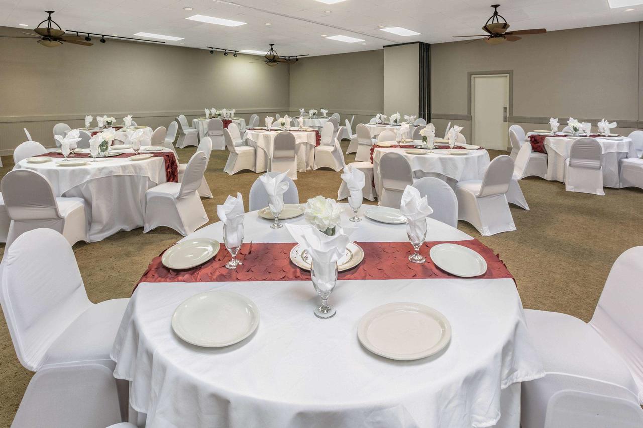 Ramada By Wyndham Texarkana - thumb 28