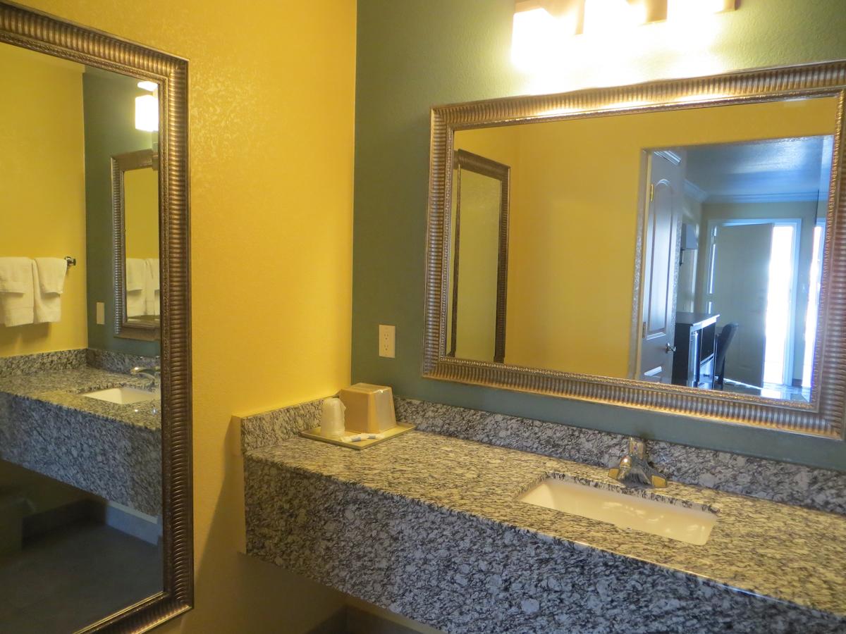 Hallmarc Inn - thumb 16