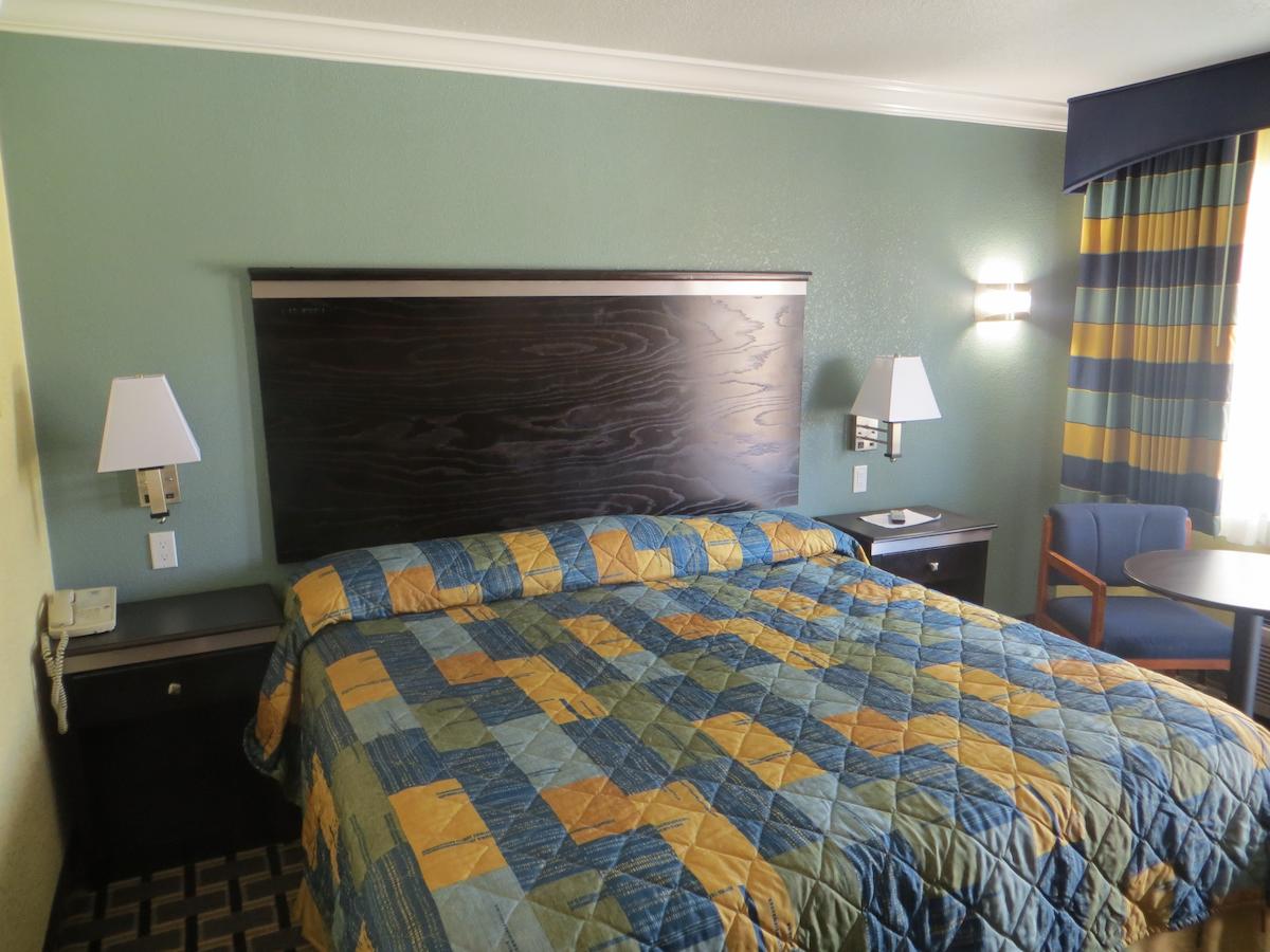 Hallmarc Inn - thumb 10