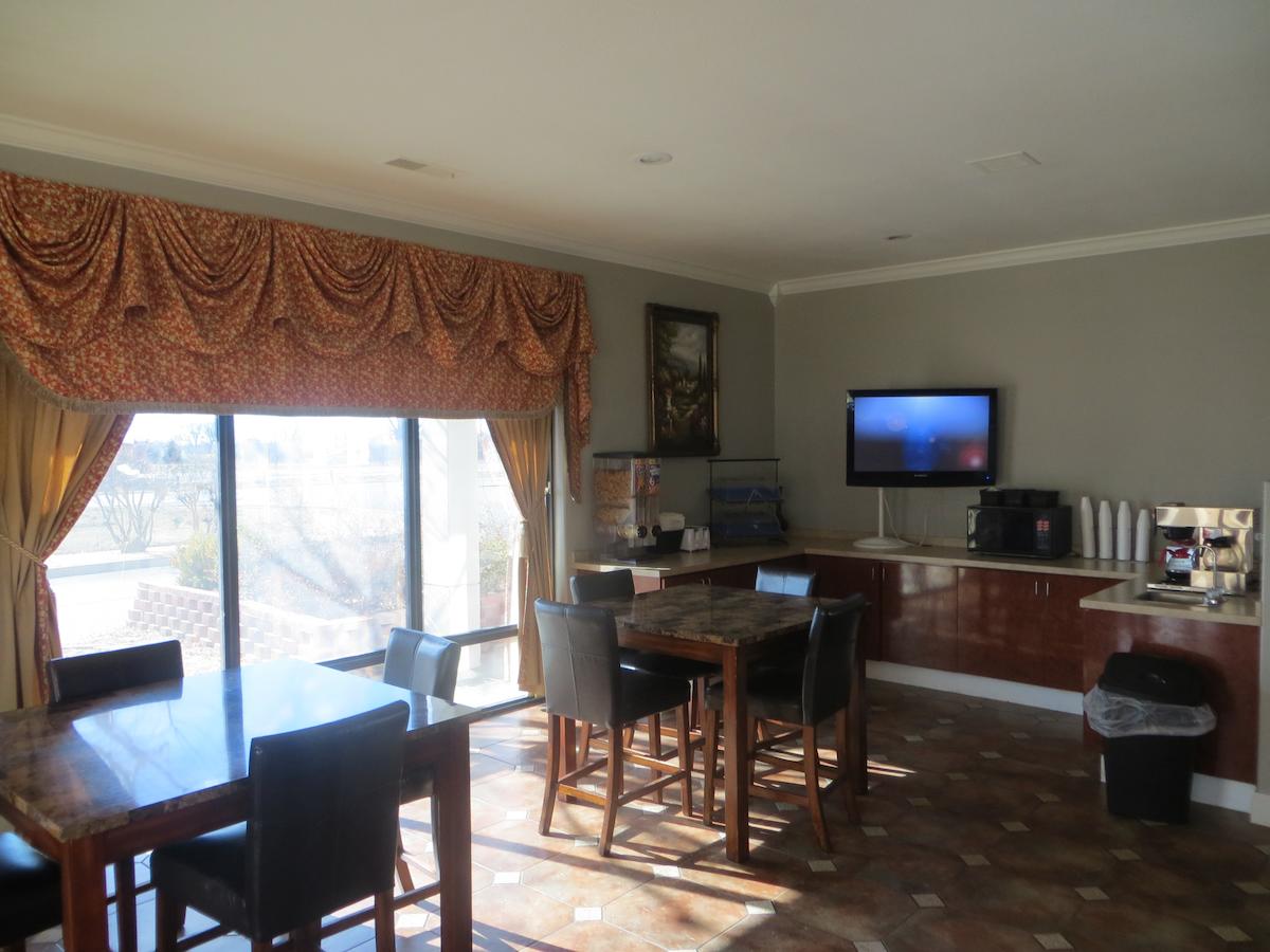 Hallmarc Inn - thumb 2