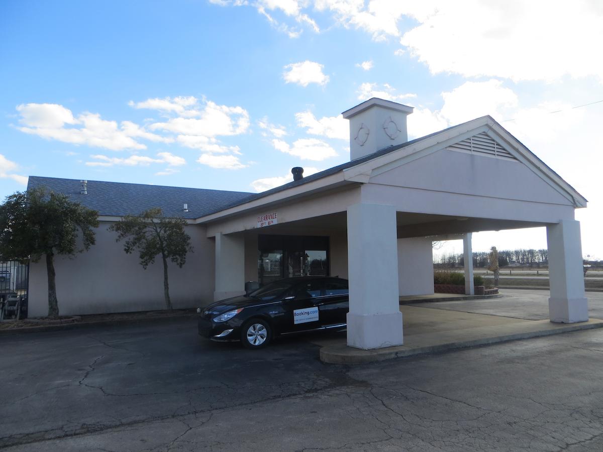 Hallmarc Inn - thumb 23