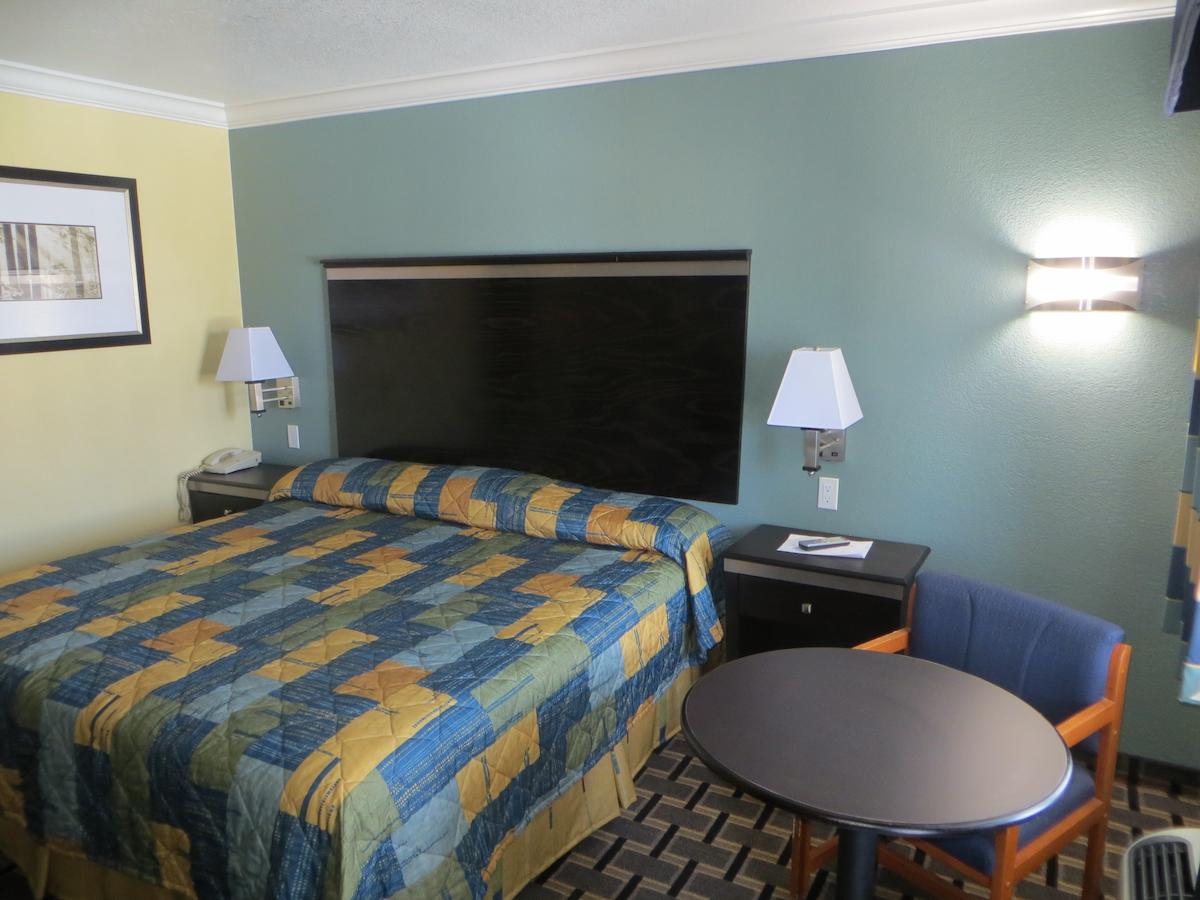 Hallmarc Inn - thumb 3