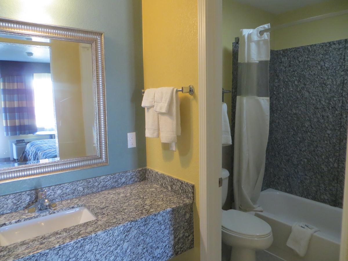 Hallmarc Inn - thumb 9