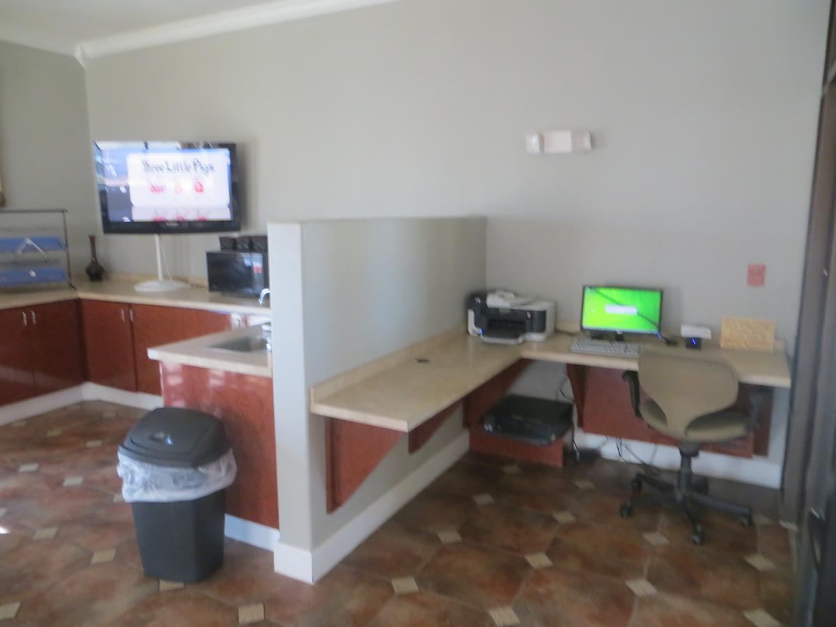 Hallmarc Inn - thumb 18