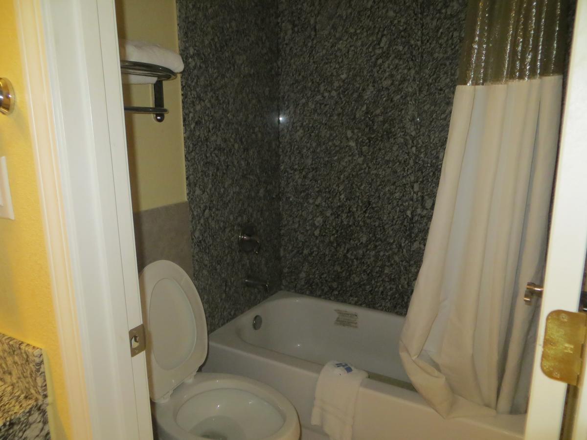 Hallmarc Inn - thumb 17