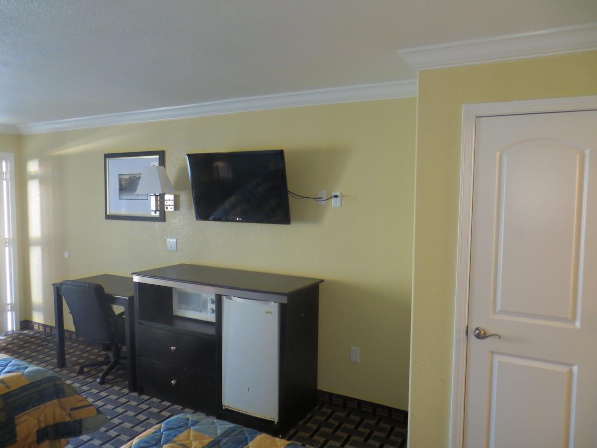 Hallmarc Inn - thumb 11