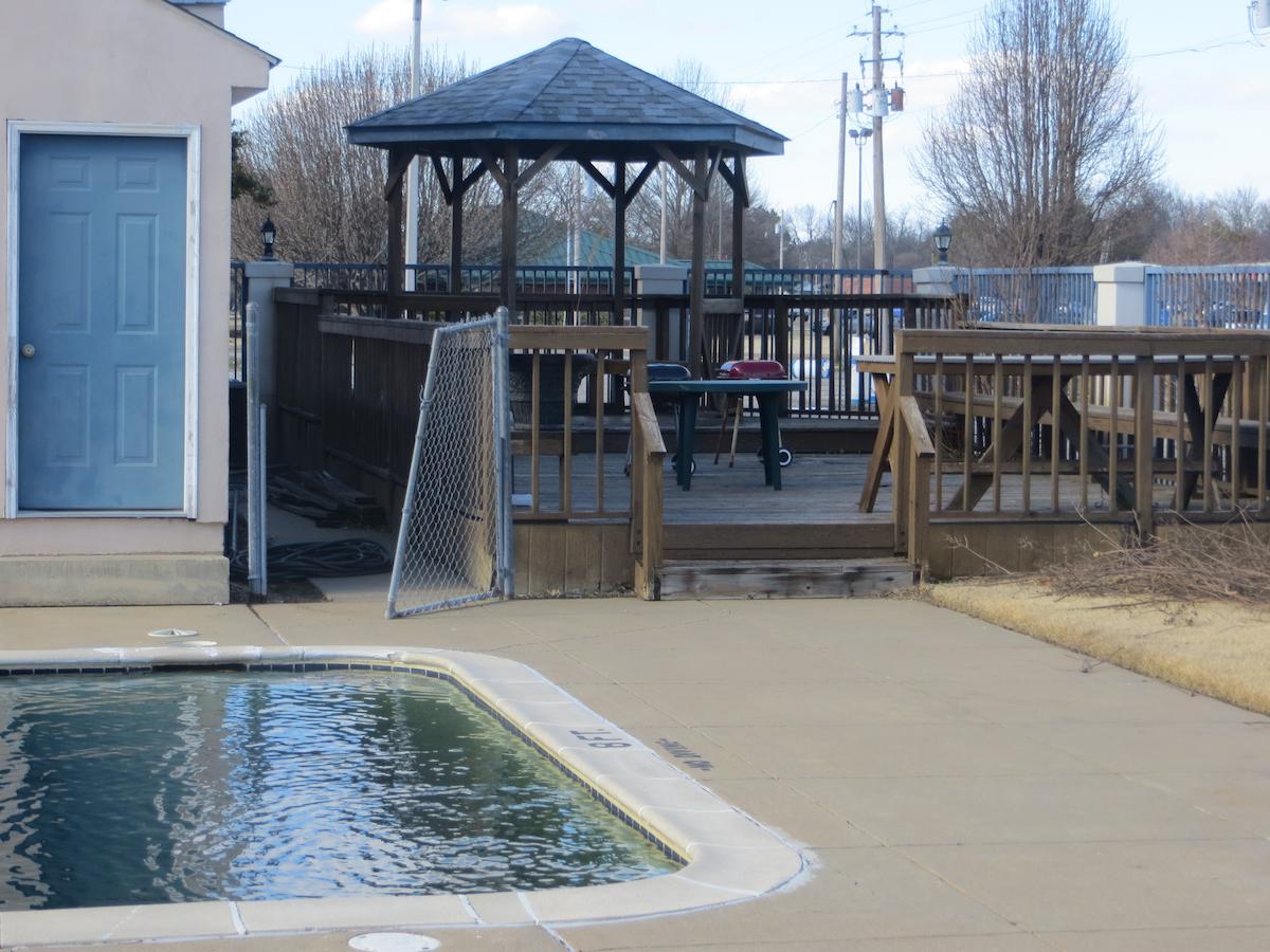 Hallmarc Inn - thumb 1