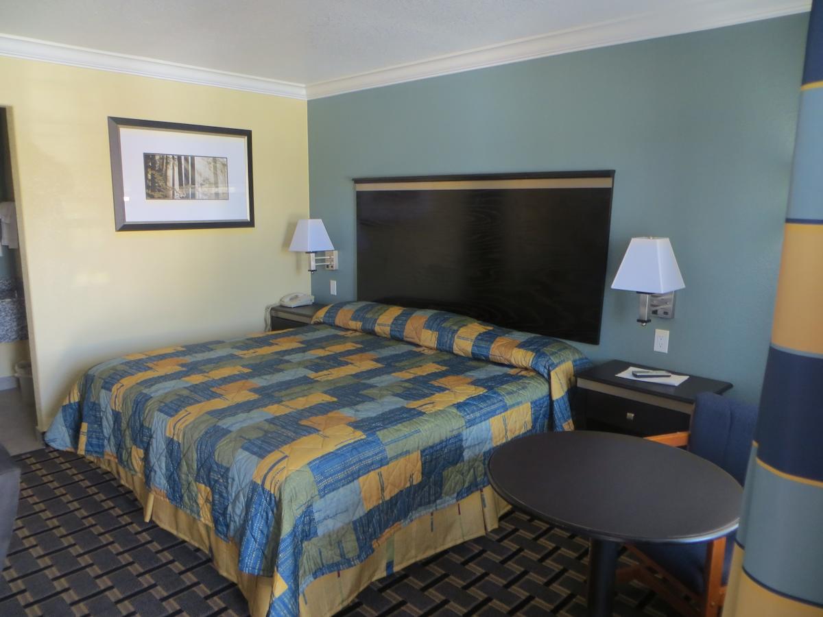 Hallmarc Inn - thumb 8