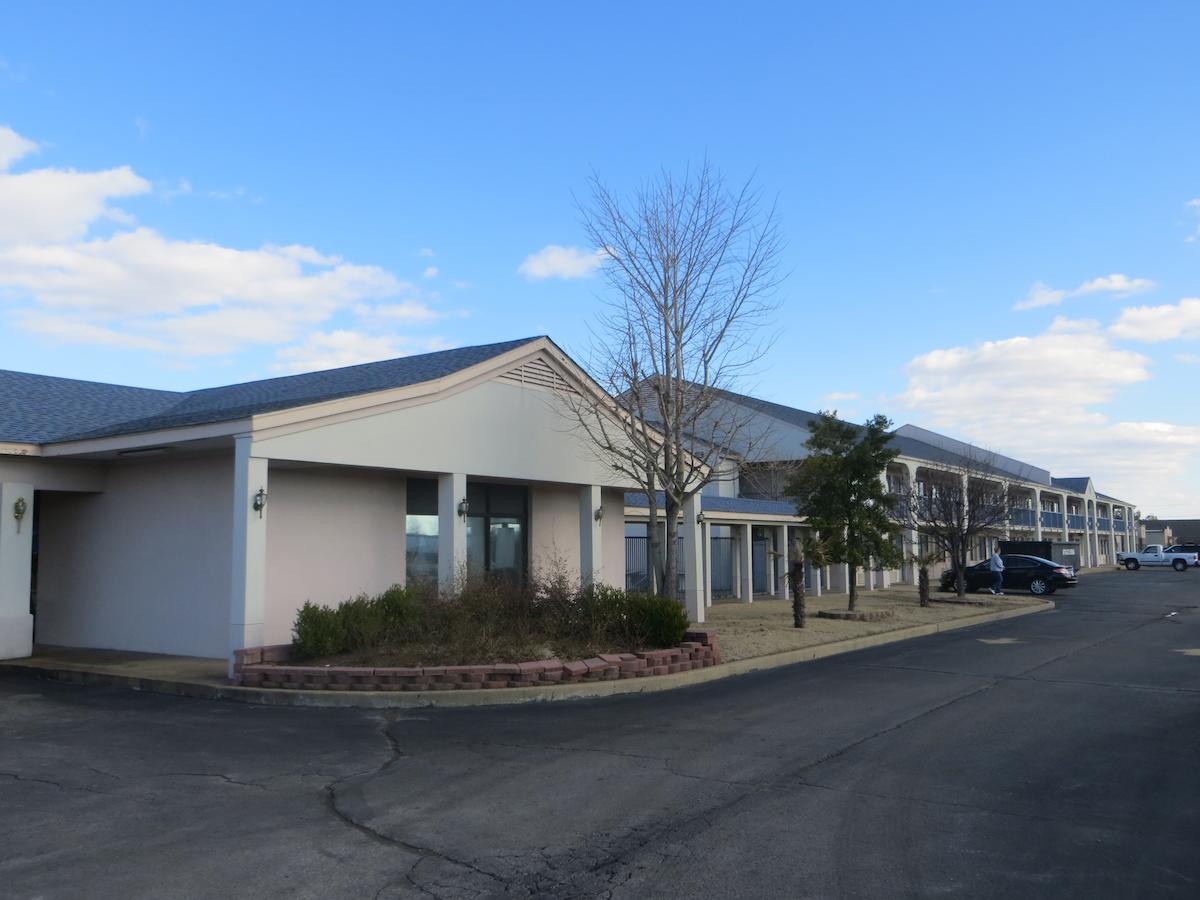 Hallmarc Inn - thumb 6