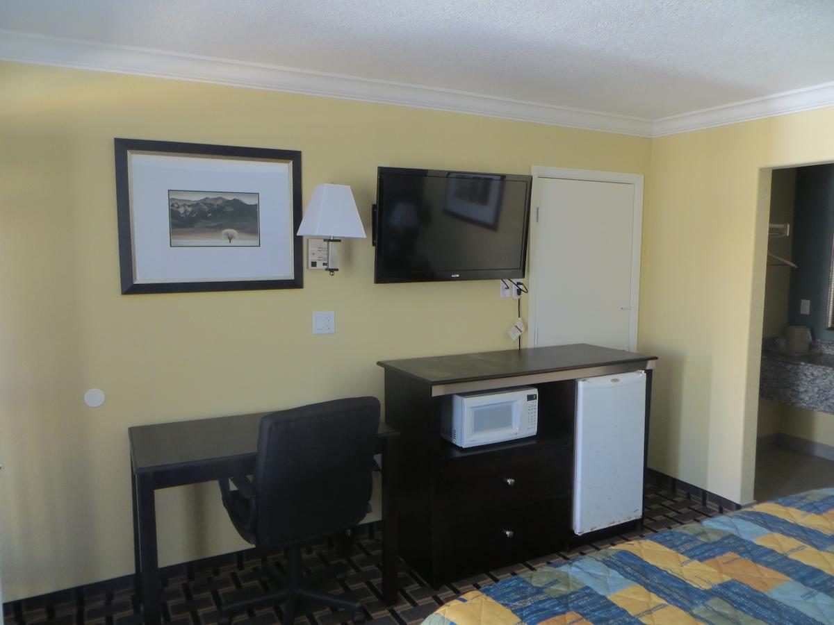 Hallmarc Inn - thumb 7