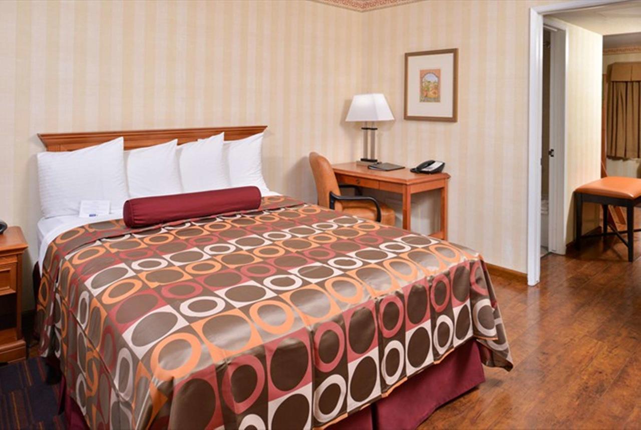 Best Western Plus Raffles Inn & Suites - thumb 18
