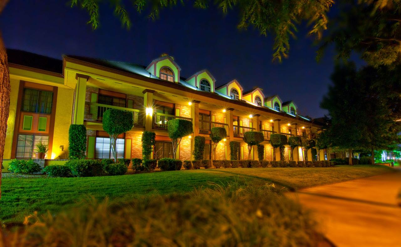 Best Western Plus Raffles Inn & Suites - thumb 1
