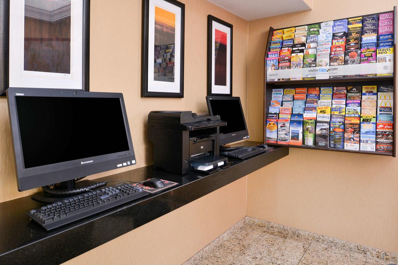 Best Western Plus Raffles Inn & Suites - thumb 32