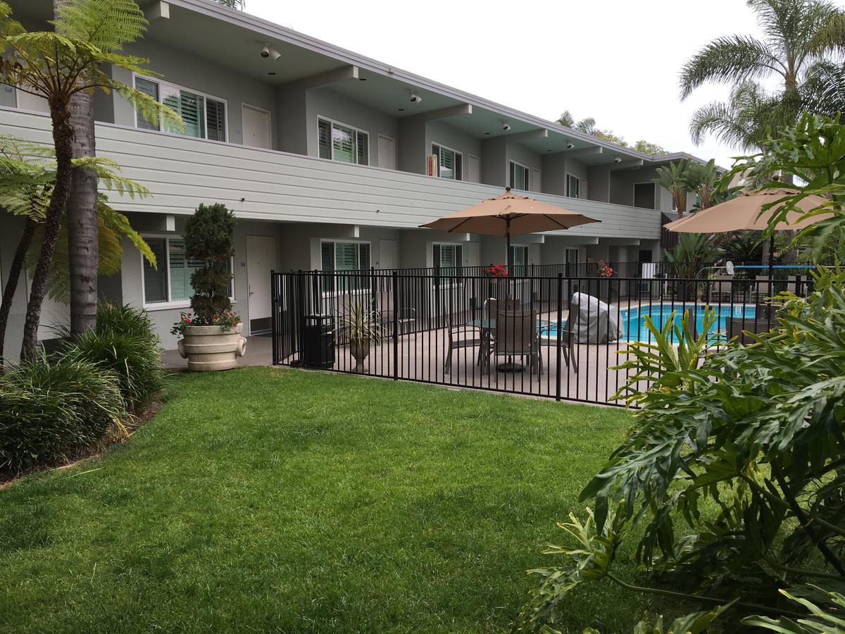 La Avenida Inn - thumb 17