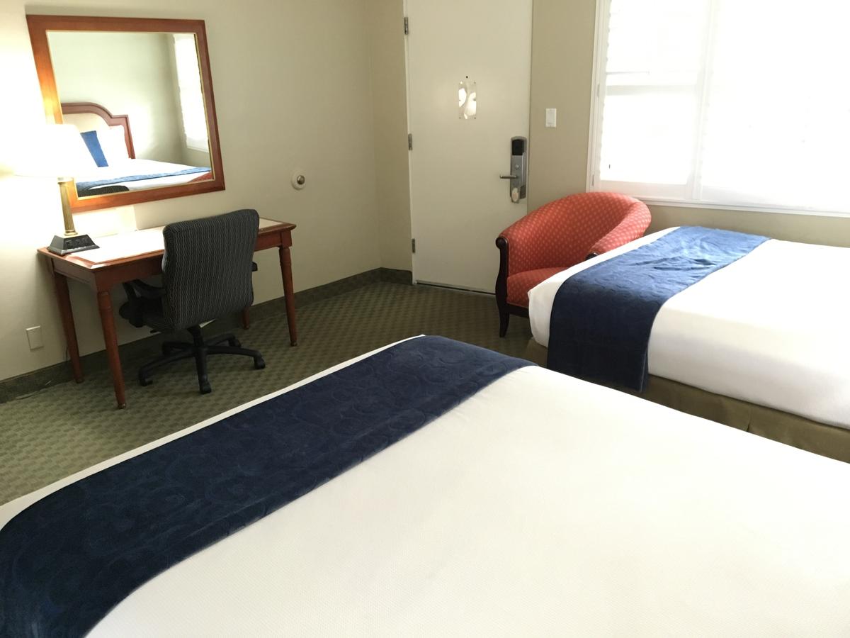 La Avenida Inn - thumb 40