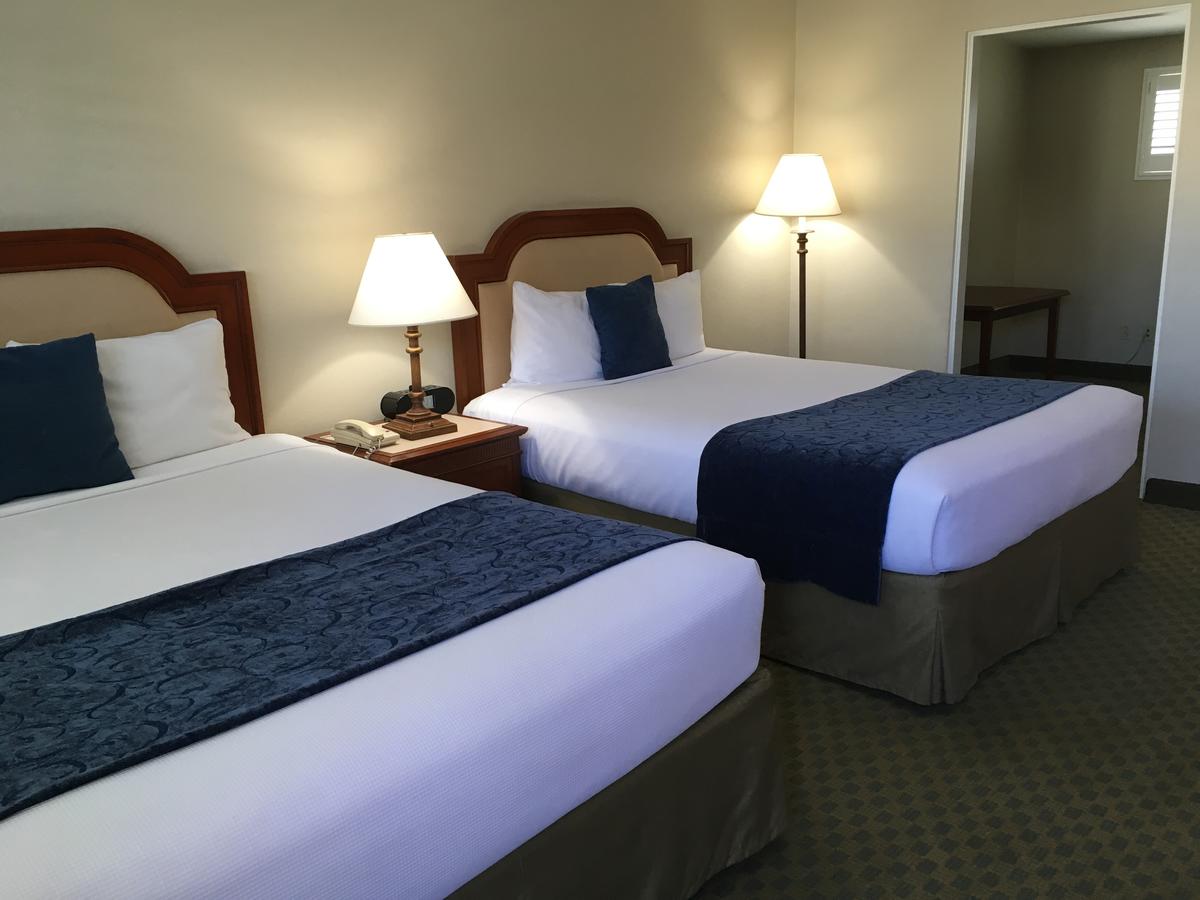 La Avenida Inn - thumb 3