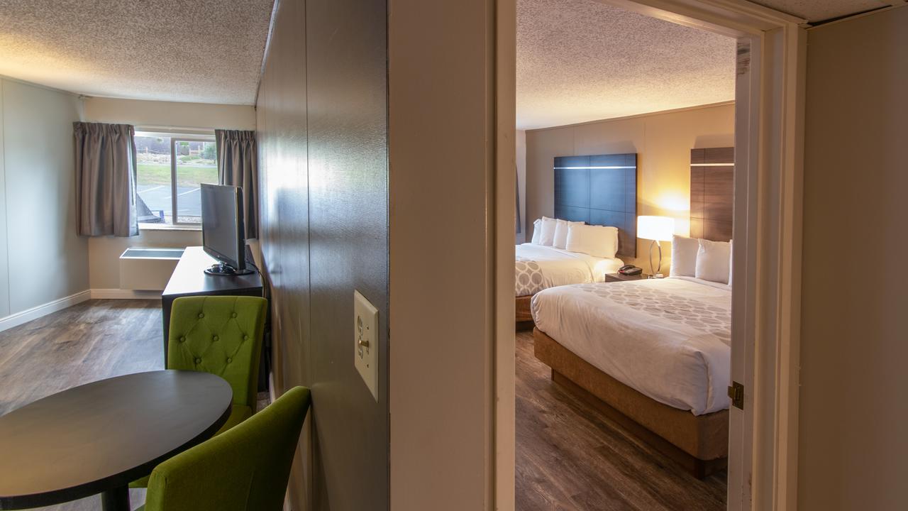Rocky Mountain Hotel & Conference Center - thumb 2