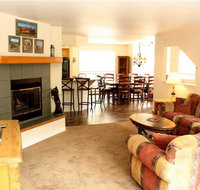 Pinecreek I - 4 BR - Private Hot Tub - Close to Town - Shuttle to Slopes - Accommodation Philadelphia